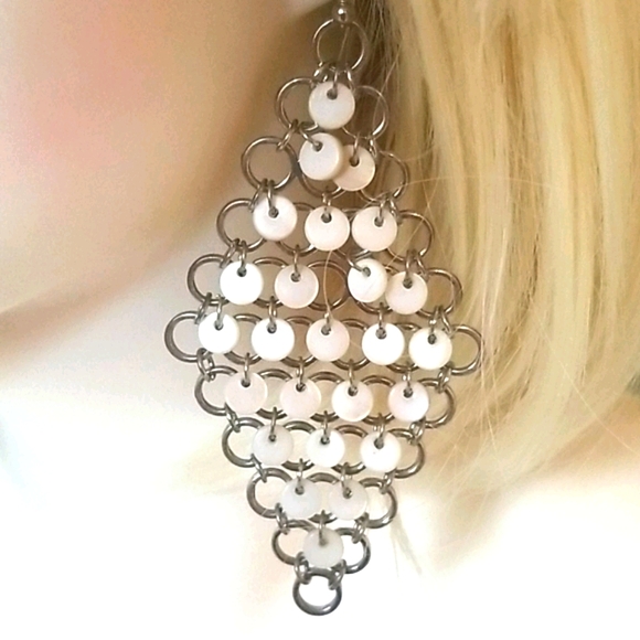 Vintage Boho 1970s Dangling Silver Tone Shell Disc Pierced Earrings - Picture 8 of 12